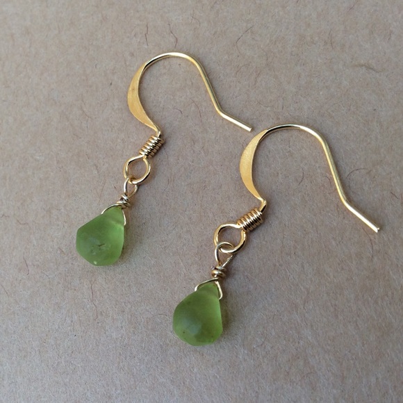 Handcrafted Sundance charm Gold filled natural peridot teardrop Earrings - Picture 8 of 8